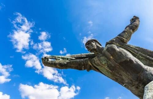 A lázadó és a kirakatember