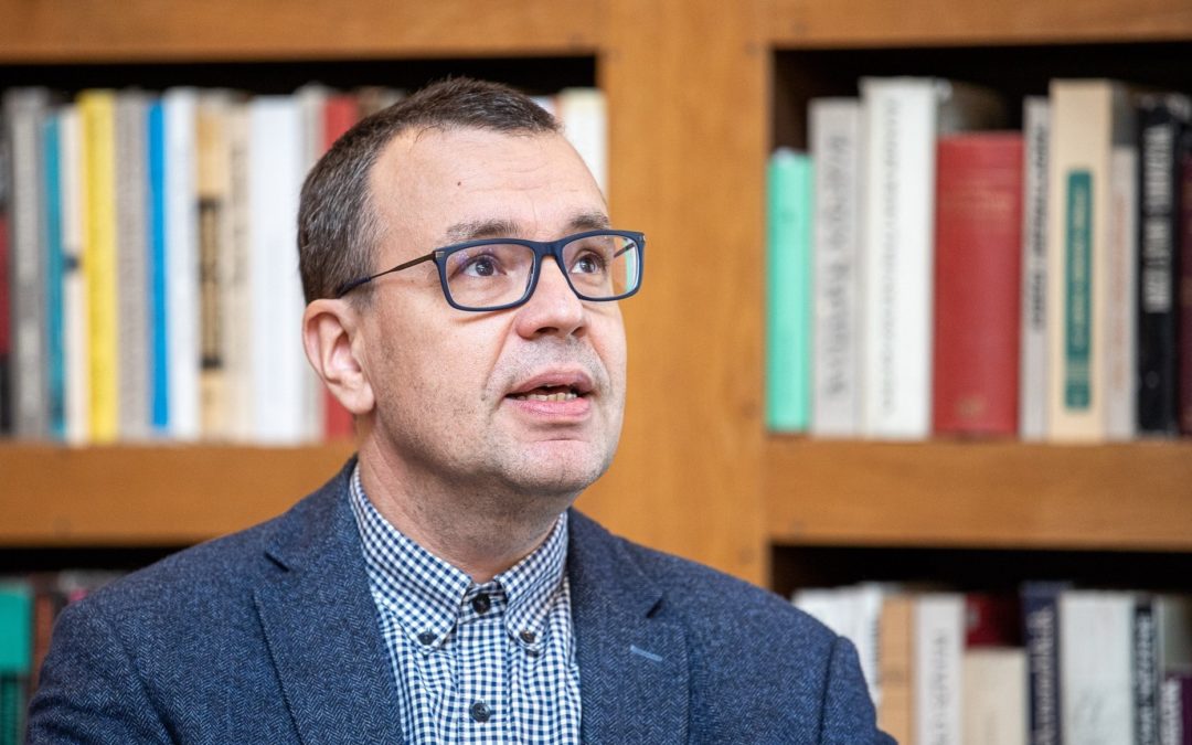 Nem látjuk az indulatok végét – Beszélgetés Hatos Pállal